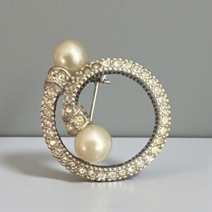 Elegant Silver Rhinestone and Pearl Brooch